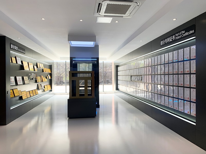 <span>企业荣誉展示区</span>